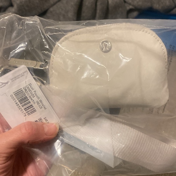 LULULEMON GREY SAGE/WHITE OPAL DUAL POUCH WRISTLET - Picture 9 of 9